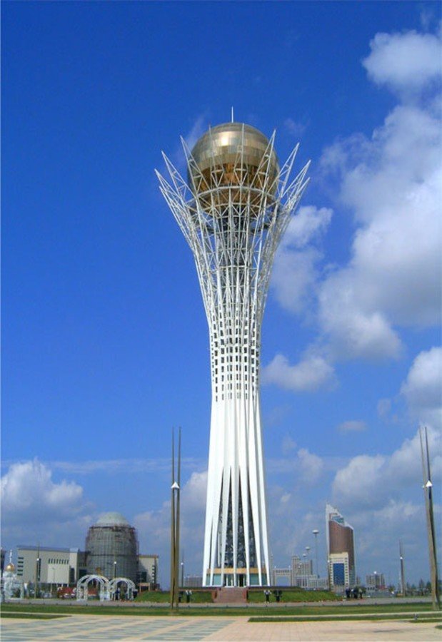 Байтерек улица. Байтерек улица. Башня тюльпан астана. Байтерек астана зимой. Монумент байтерек.